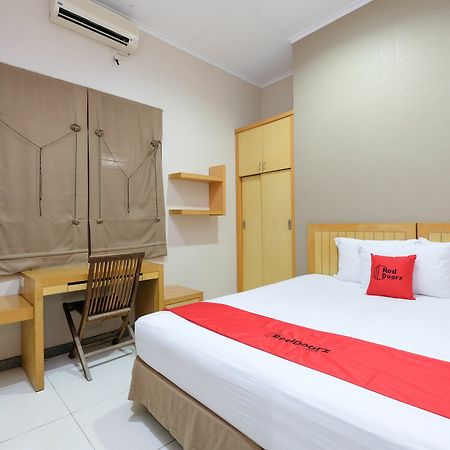 Reddoorz Plus Near Simpang Lima Semarang Kültér fotó