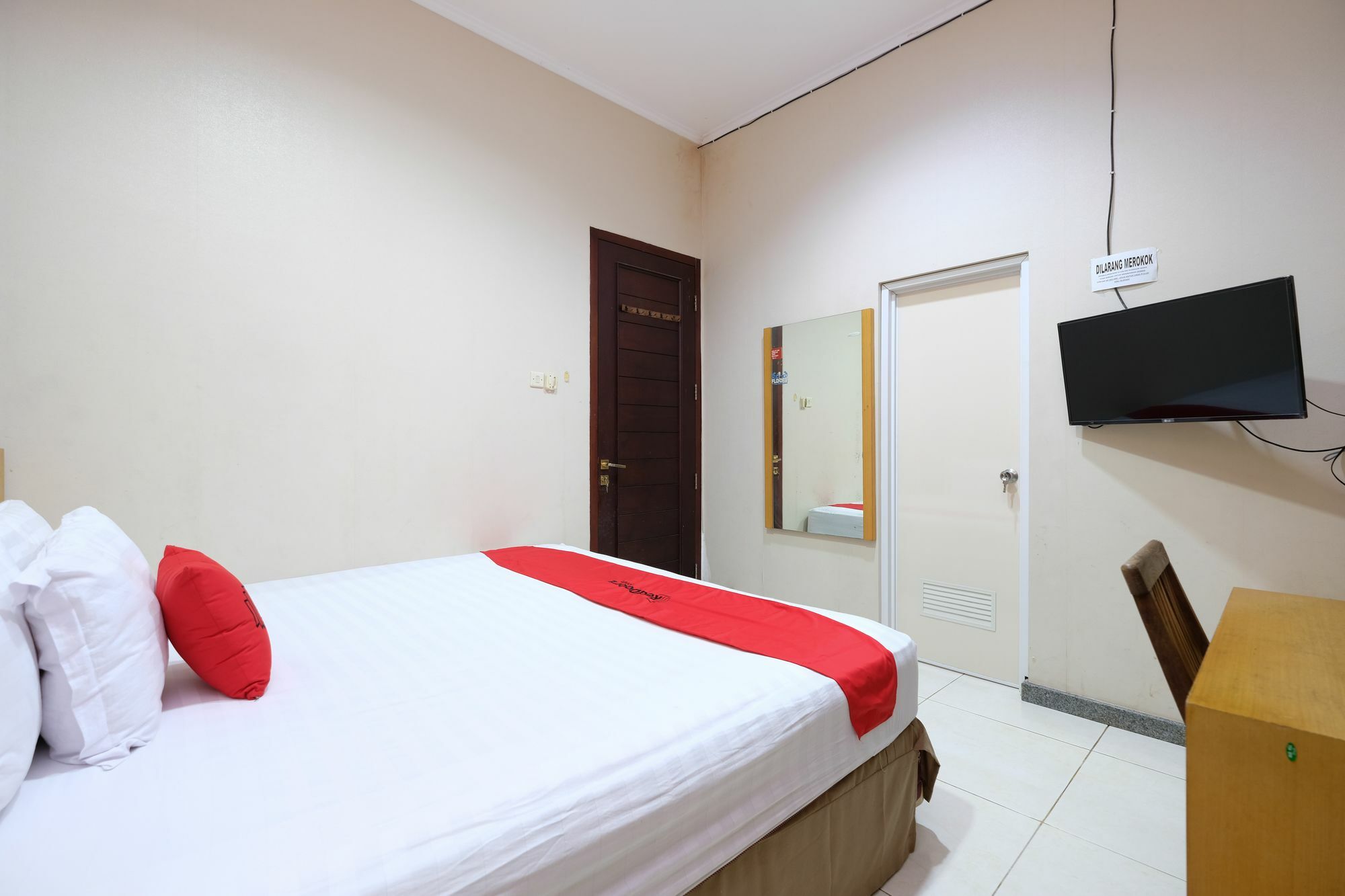 Reddoorz Plus Near Simpang Lima Semarang Kültér fotó
