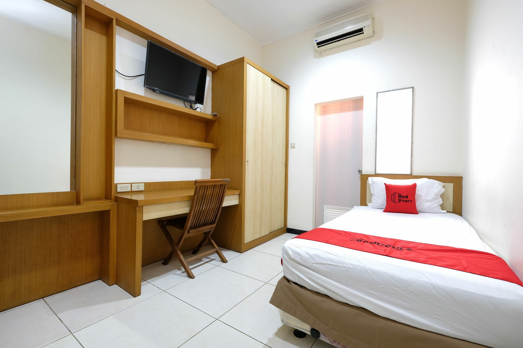 Reddoorz Plus Near Simpang Lima Semarang Kültér fotó