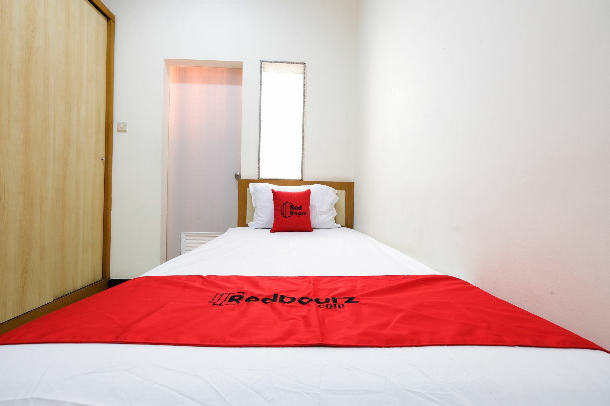 Reddoorz Plus Near Simpang Lima Semarang Kültér fotó