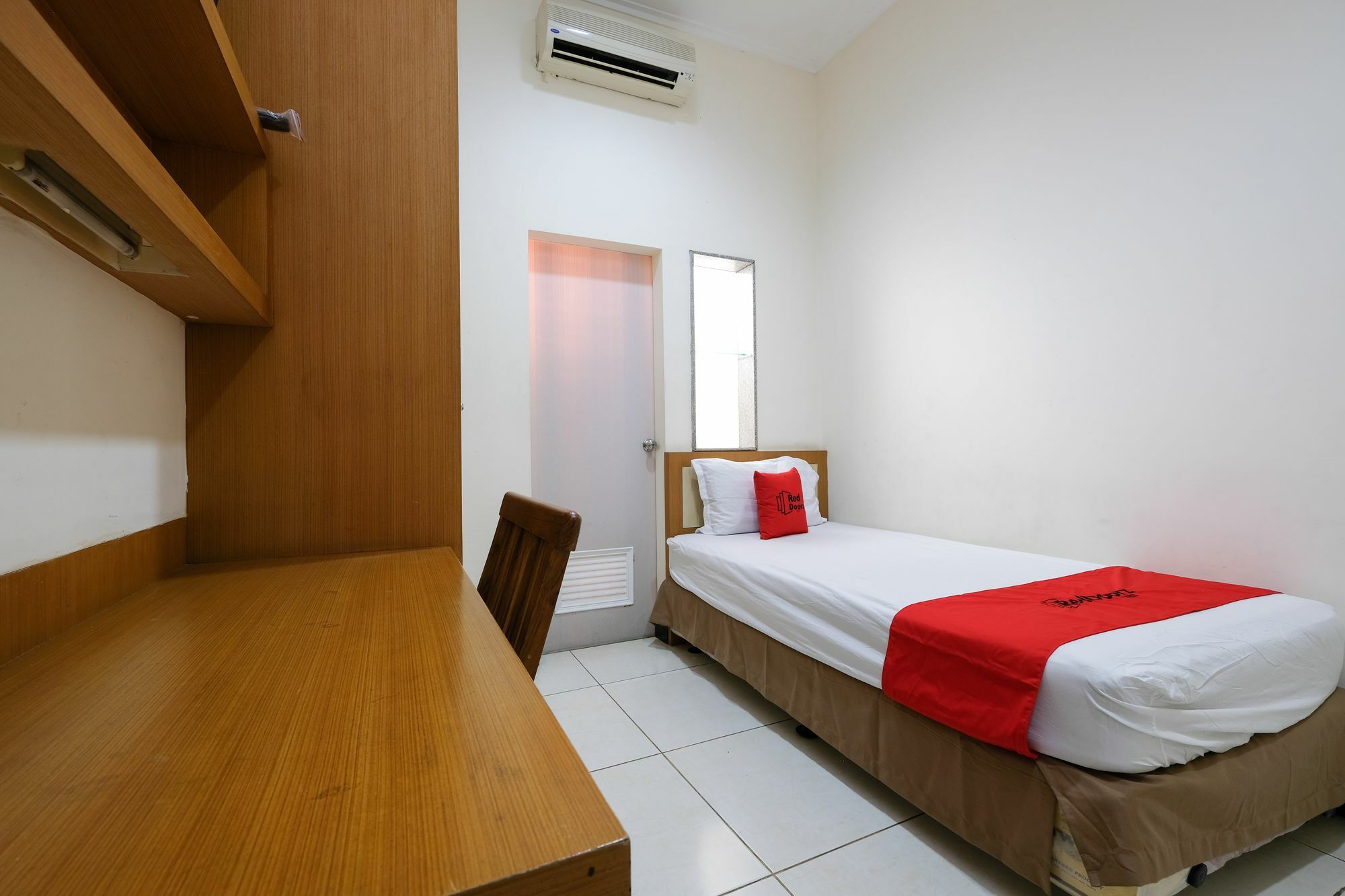 Reddoorz Plus Near Simpang Lima Semarang Kültér fotó